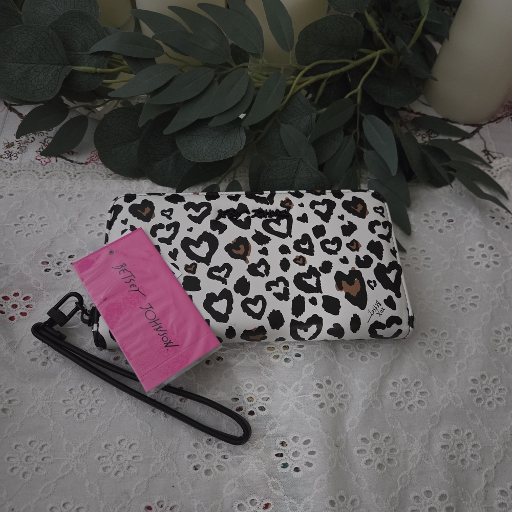Betsey Johnson Black and White Heart Print Wallet - Picture 3 of 6